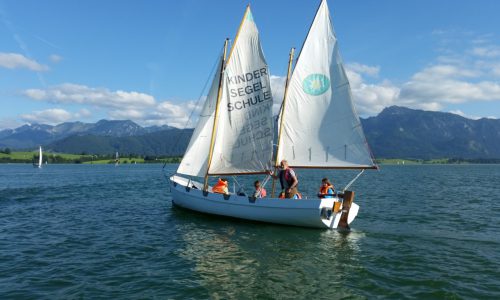 Mitsegeln mit Bergblick