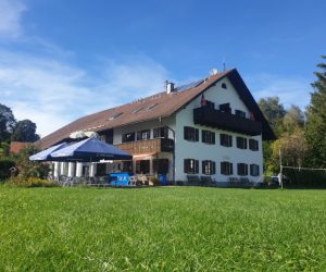das Haus Forggenshof von Süden mit Sonnenterasse